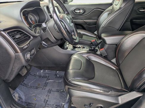 Used 2020 Jeep Cherokee Trailhawk w/ Cold Weather Group image 10