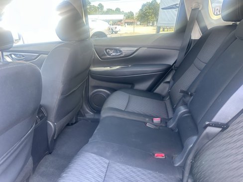 Used 2018 Nissan Rogue SV w/ Premium Package image 2