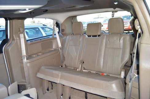 Used 2016 Chrysler Town & Country Touring-L image 14