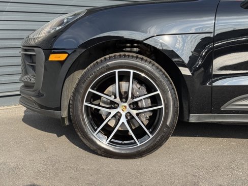 Certified 2025 Porsche Macan image 11