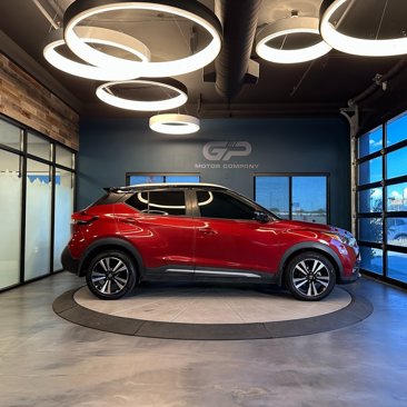 Used 2018 Nissan Kicks SR w/ Premium Package image 2