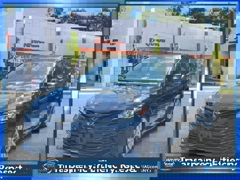 Used 2020 Toyota Camry LE image 4