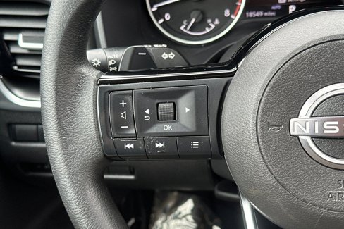 Used 2022 Nissan Rogue SV image 27