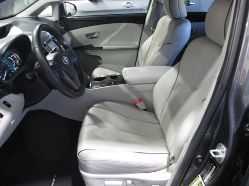 Used 2015 Toyota Venza XLE image 17