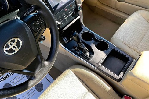 Used 2016 Toyota Camry LE image 16