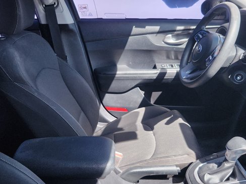 Used 2019 Kia Forte LXS image 9