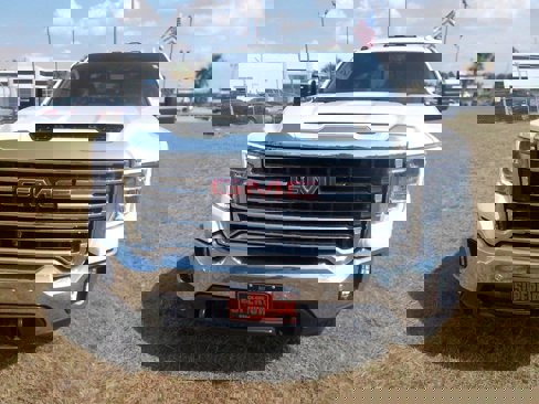 Used 2023 GMC Sierra 2500 SLT w/ SLT Premium Package image 10