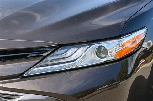 Used 2018 Toyota Camry XLE image 11