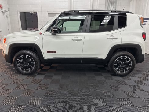 Used 2023 Jeep Renegade Trailhawk image 6