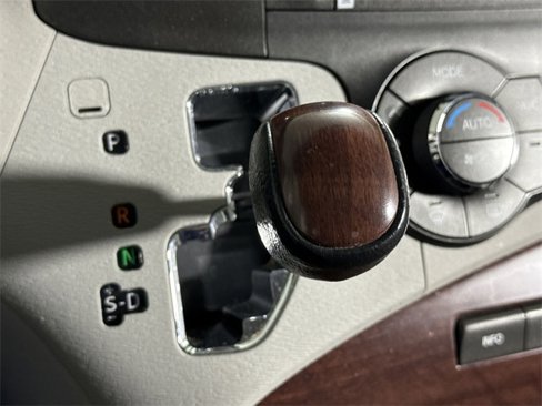 Used 2014 Toyota Sienna Limited image 24