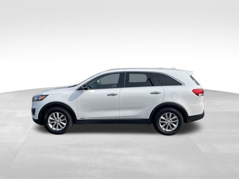 Used 2017 Kia Sorento LX w/ LX Convenience Package image 2