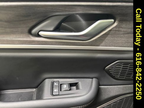 Used 2022 Jeep Grand Cherokee L Limited image 19