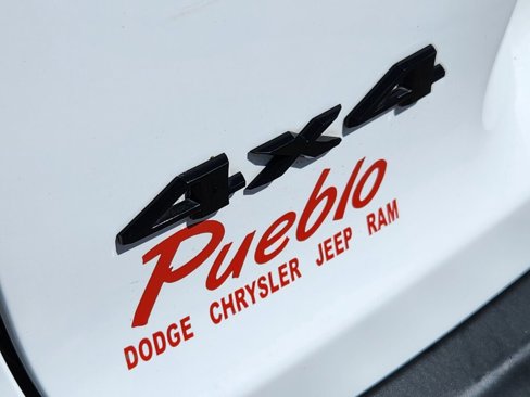 Used 2023 Jeep Cherokee Altitude Lux image 12