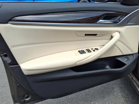Used 2019 BMW 530i xDrive image 14