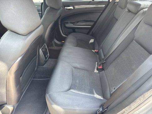 Used 2018 Chrysler 300 Touring w/ Driver Convenience Group image 17
