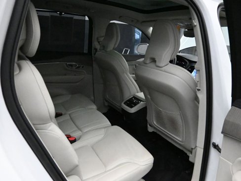 Certified 2024 Volvo XC90 B6 Ultimate w/ Protection Package Premier image 38