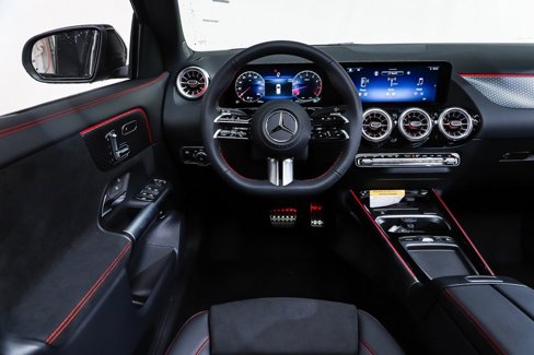 New 2025 Mercedes-Benz GLA 250 4MATIC image 12