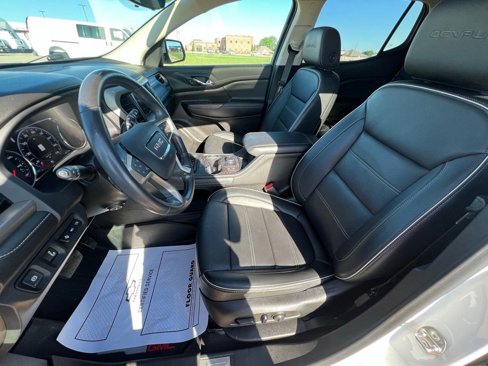Used 2022 GMC Acadia Denali w/ Denali Technology Package image 9