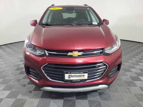 Used 2022 Chevrolet Trax LT w/ LT Convenience Package image 2