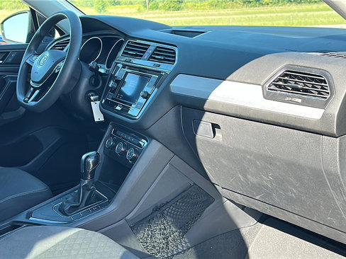 Used 2021 Volkswagen Tiguan S image 23