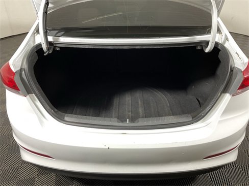 Used 2017 Hyundai Elantra SE image 12