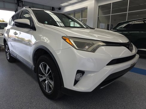 Used 2018 Toyota RAV4 XLE image 1