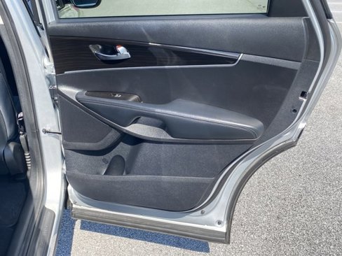 Used 2019 Kia Sorento L image 27