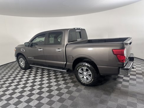Used 2017 Nissan Titan SV image 6