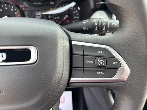 New 2025 Jeep Compass Sport image 17