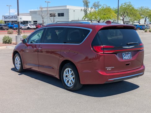 Used 2021 Chrysler Pacifica Touring-L image 3
