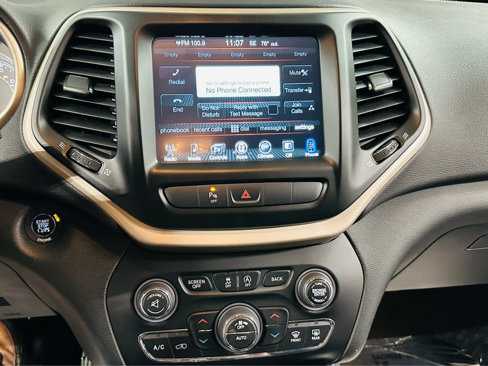 Used 2015 Jeep Cherokee Latitude w/ Comfort/Convenience Group image 9