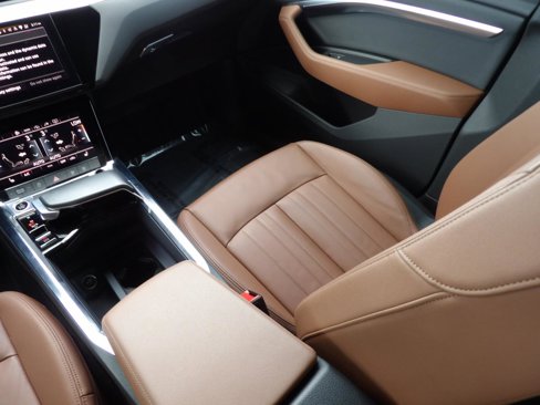 Used 2022 Audi e-tron Premium w/ Towing Package image 20