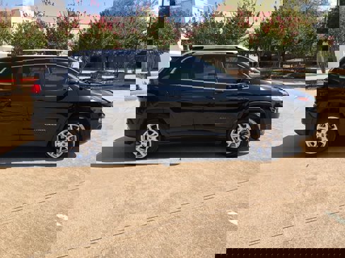 Used 2018 Jeep Cherokee Latitude Plus image 5