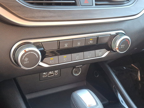 Used 2024 Nissan Altima 2.5 SV image 15