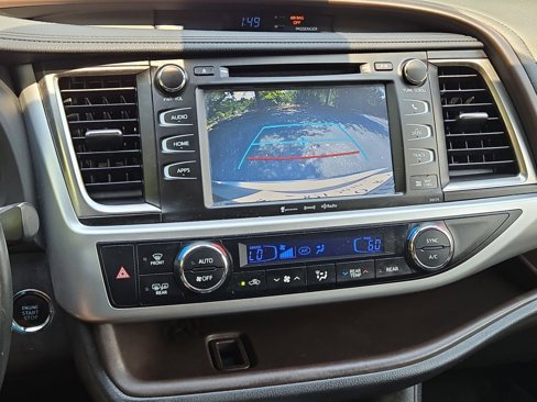 Used 2018 Toyota Highlander XLE image 27