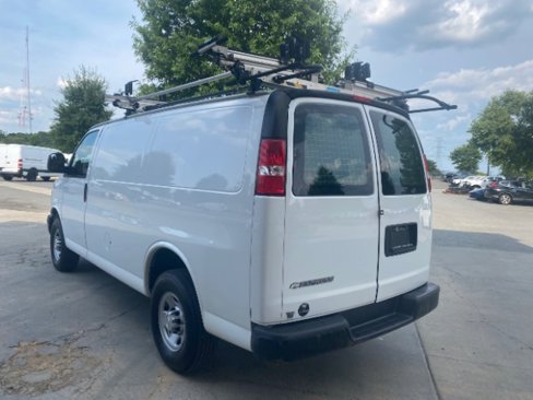 Used 2017 Chevrolet Express 3500 image 3