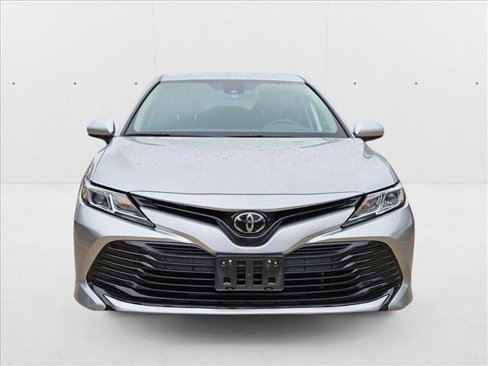 Used 2020 Toyota Camry LE image 2