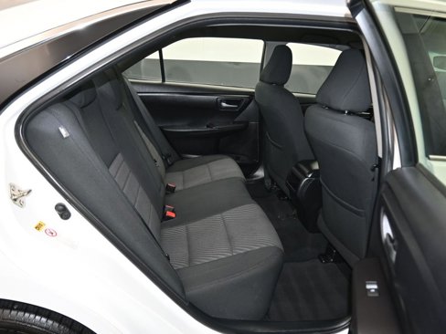 Used 2016 Toyota Camry LE image 34
