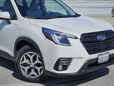 Certified 2022 Subaru Forester Premium image 5