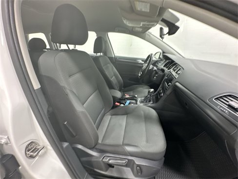 Used 2018 Volkswagen Golf S image 25