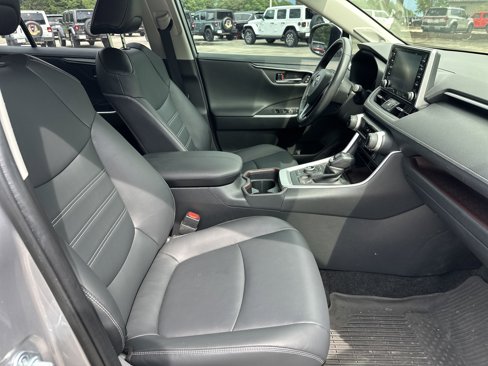 Used 2021 Toyota RAV4 Limited image 13