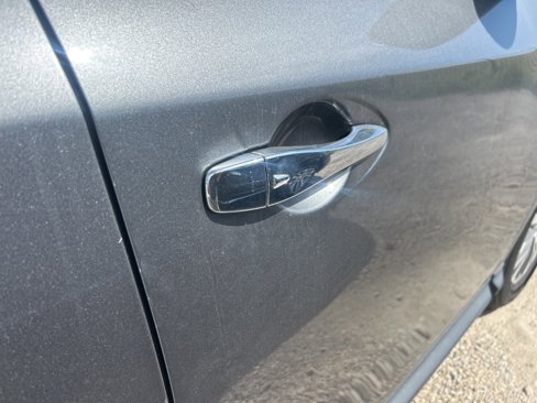 Used 2020 Nissan Pathfinder SV image 22