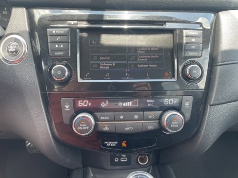 Used 2018 Nissan Rogue SV image 24