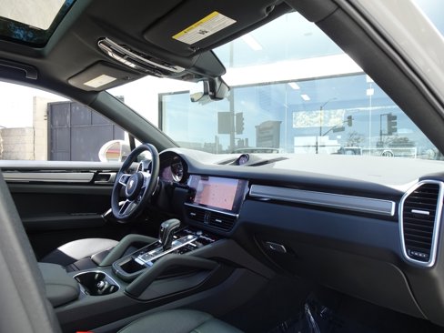 Used 2023 Porsche Cayenne Platinum Edition image 25