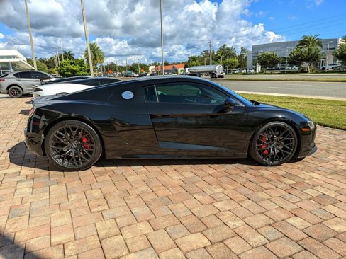 Used 2018 Audi R8 V10 w/ Premium Package image 6