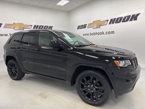 Used 2017 Jeep Grand Cherokee Altitude image 3