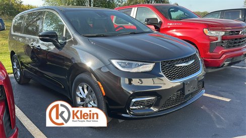 New 2026 Chrysler Pacifica Select image 2