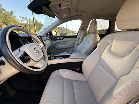 Used 2024 Volvo XC60 B5 Plus image 24