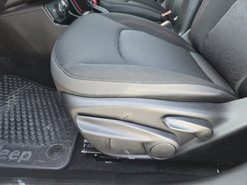 Used 2023 Jeep Renegade Trailhawk image 25