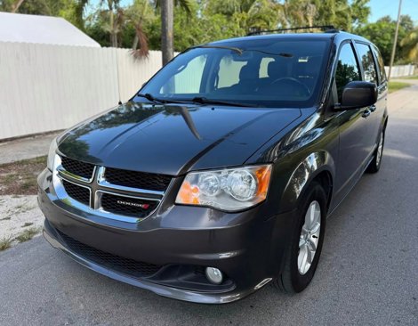Used 2020 Dodge Grand Caravan SXT image 19